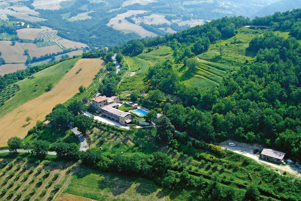 Готель Le Torracce Agriturismo Olistico Valfabbrica Екстер'єр фото