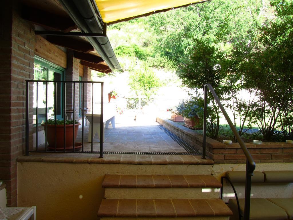 Готель Le Torracce Agriturismo Olistico Valfabbrica Екстер'єр фото