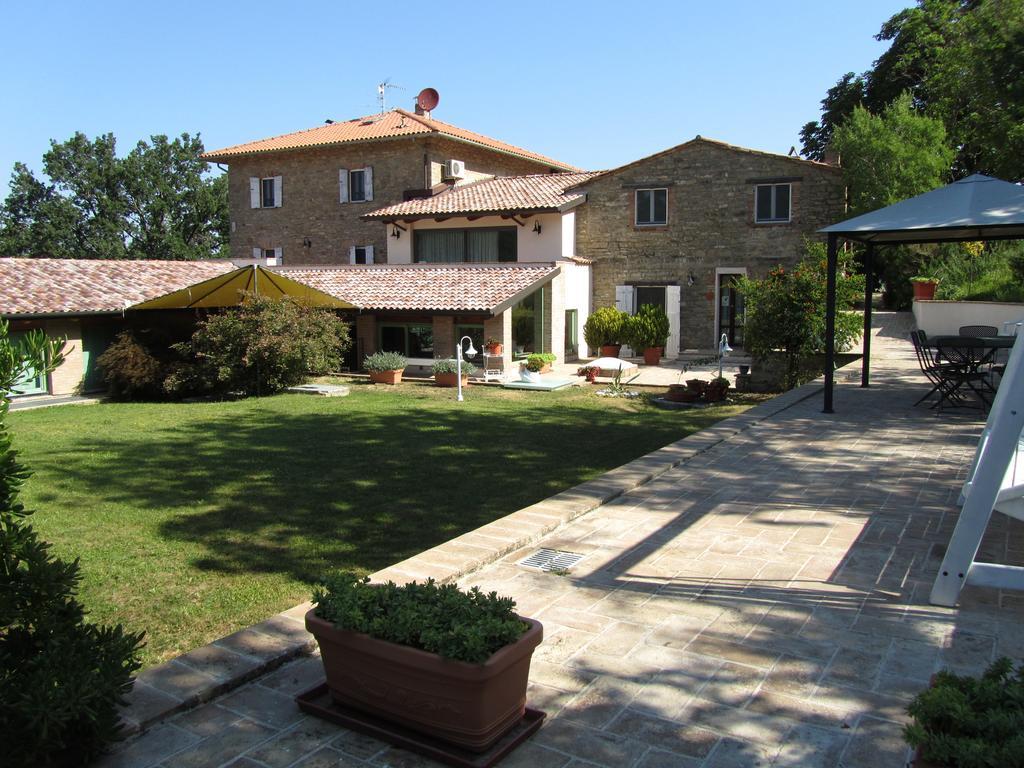Готель Le Torracce Agriturismo Olistico Valfabbrica Екстер'єр фото