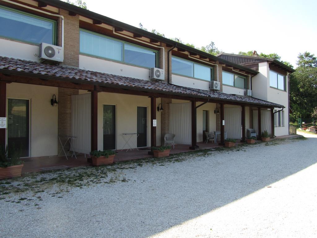 Готель Le Torracce Agriturismo Olistico Valfabbrica Екстер'єр фото